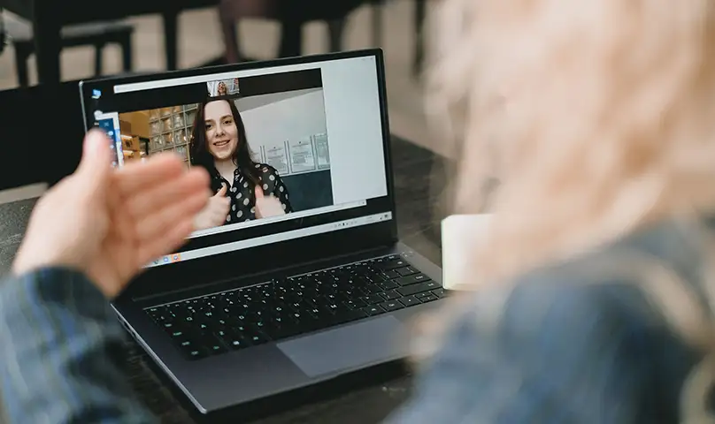 online couples therapist gesturing